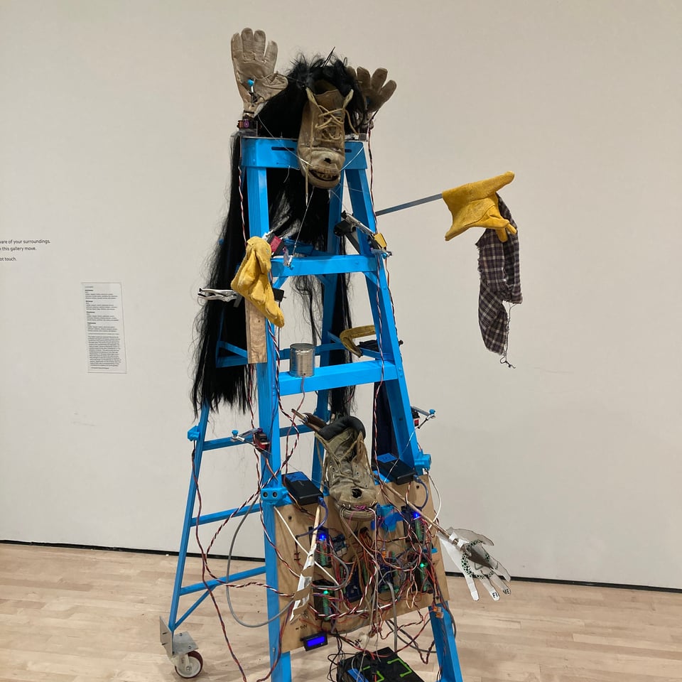 Photo of a sculpture from Fernando Palma Rodriguez' installation, Macuil Xochitl (5-flower)