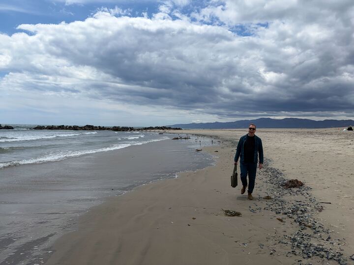 Ben walks on Muscle Beach in boots