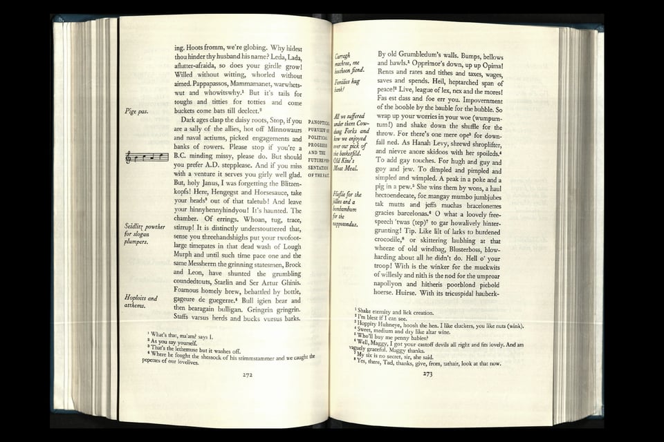 [A book spread with wide margins, within which are both italicized sidenotes as well as musical notation.]