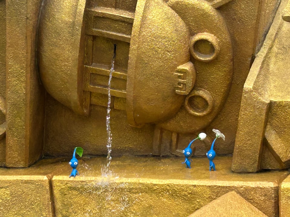 Three Blue Pikmin hanging out