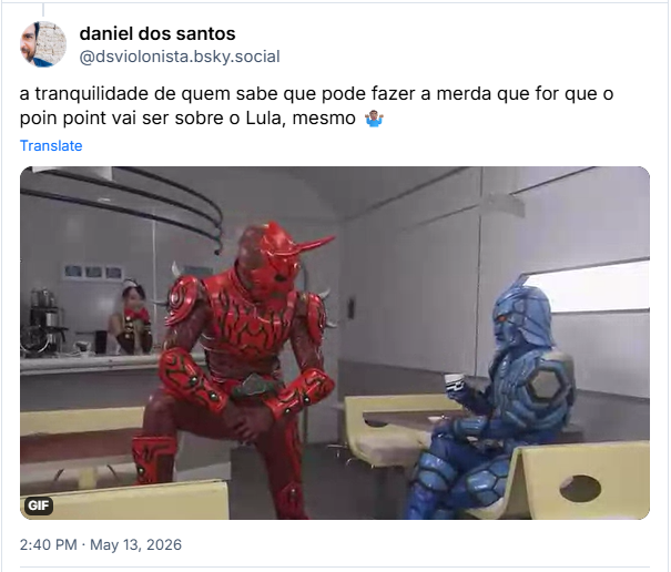 Post de daniel dos santos (@dsviolonista.bsky.social): a tranquilidade de quem sabe que pode fazer a merda que for que o poin point vai ser sobre o Lula, mesmo 🤷🏽♂️ (gif do famoso meme "E o PT? E o Lula?" utiliza um trecho do personagem Momotaros, da série de tokusatsu Kamen Rider Den-O)