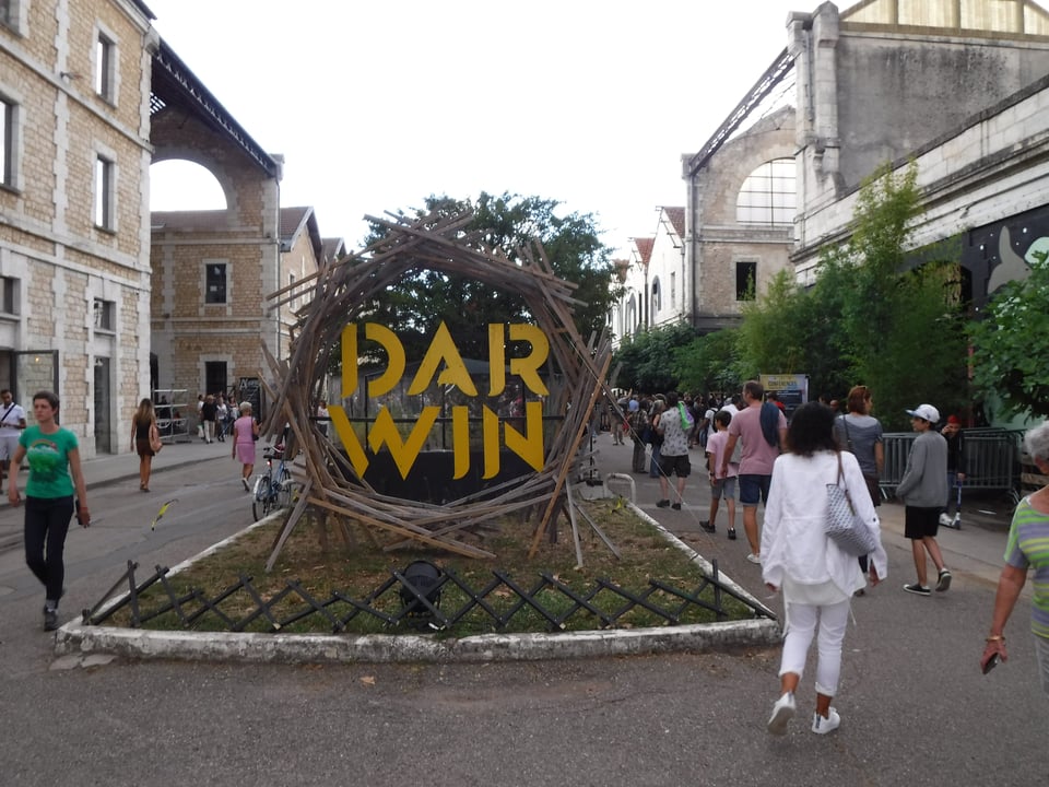 Entrée principale de Darwin, 87 quai des Queyries rive droite à Bordeaux, septembre 2018