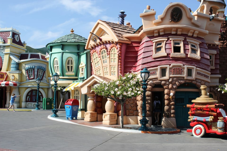 Building Cities Like Theme Parks